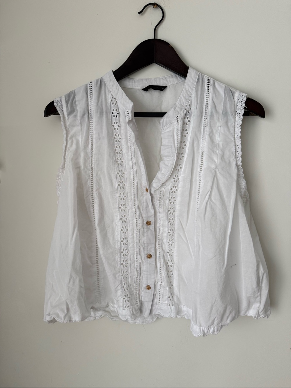 Zara White Sleeveless Eyelet Button Front Blouse